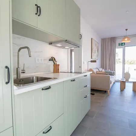Acogedor Con Jardin En 2